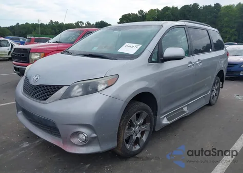 2014 Toyota Sienna Se 8 Passenger z USA, uszkodzony, nr VIN 5TDXK3DC6ES421515